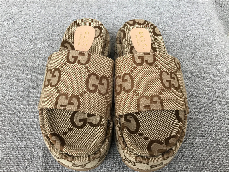 GUC LEATHER SLIDE