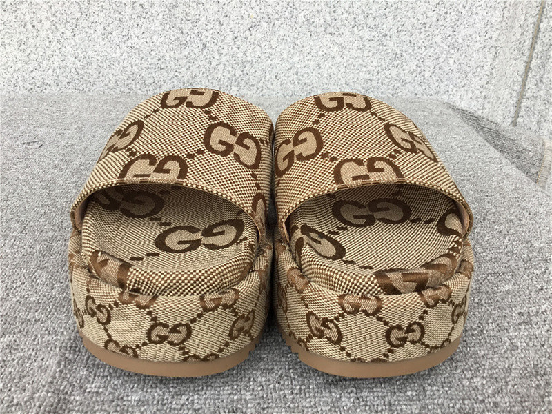 GUC LEATHER SLIDE
