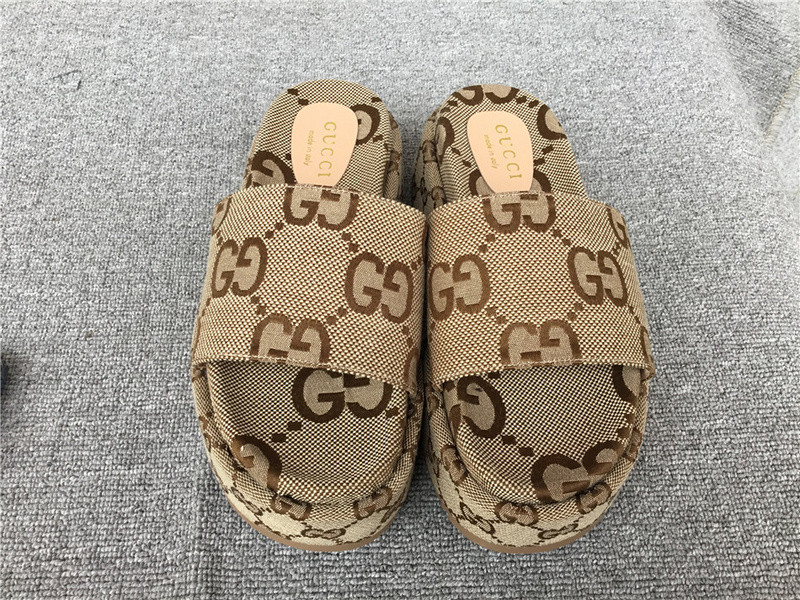 GUC LEATHER SLIDE