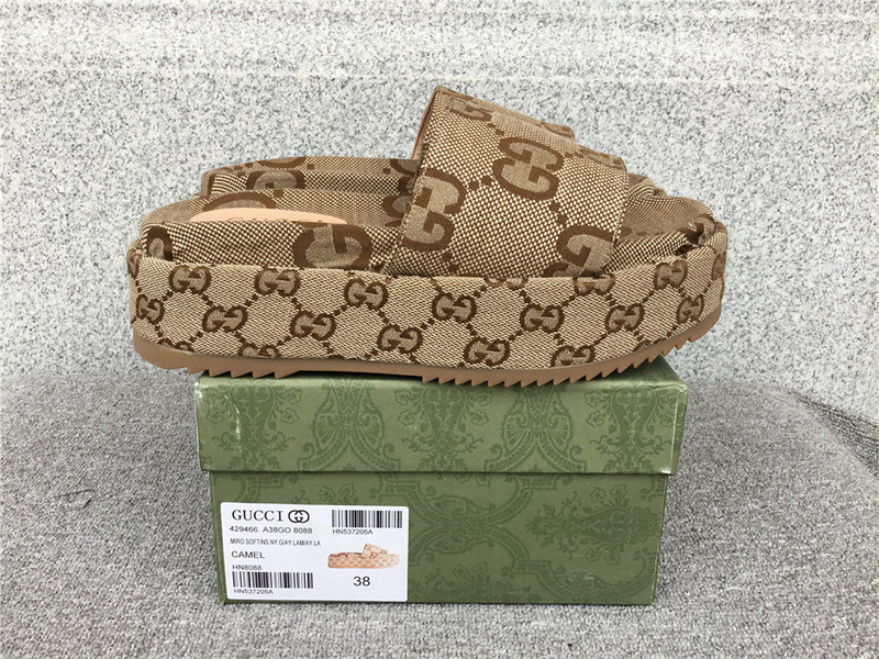 GUC LEATHER SLIDE