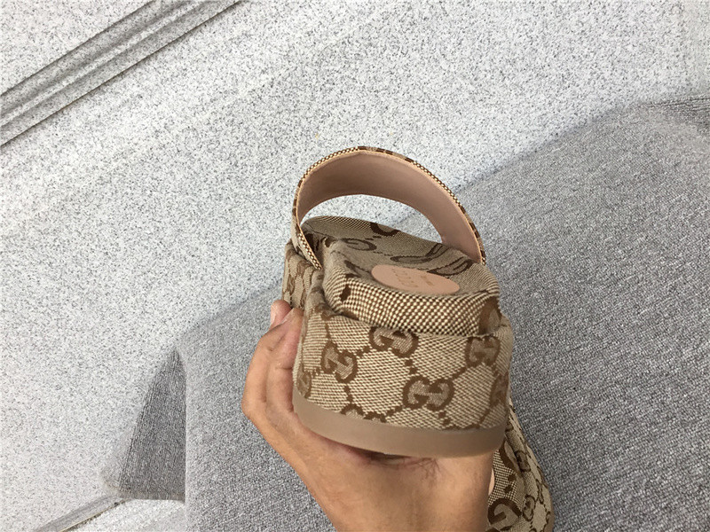 GUC LEATHER SLIDE