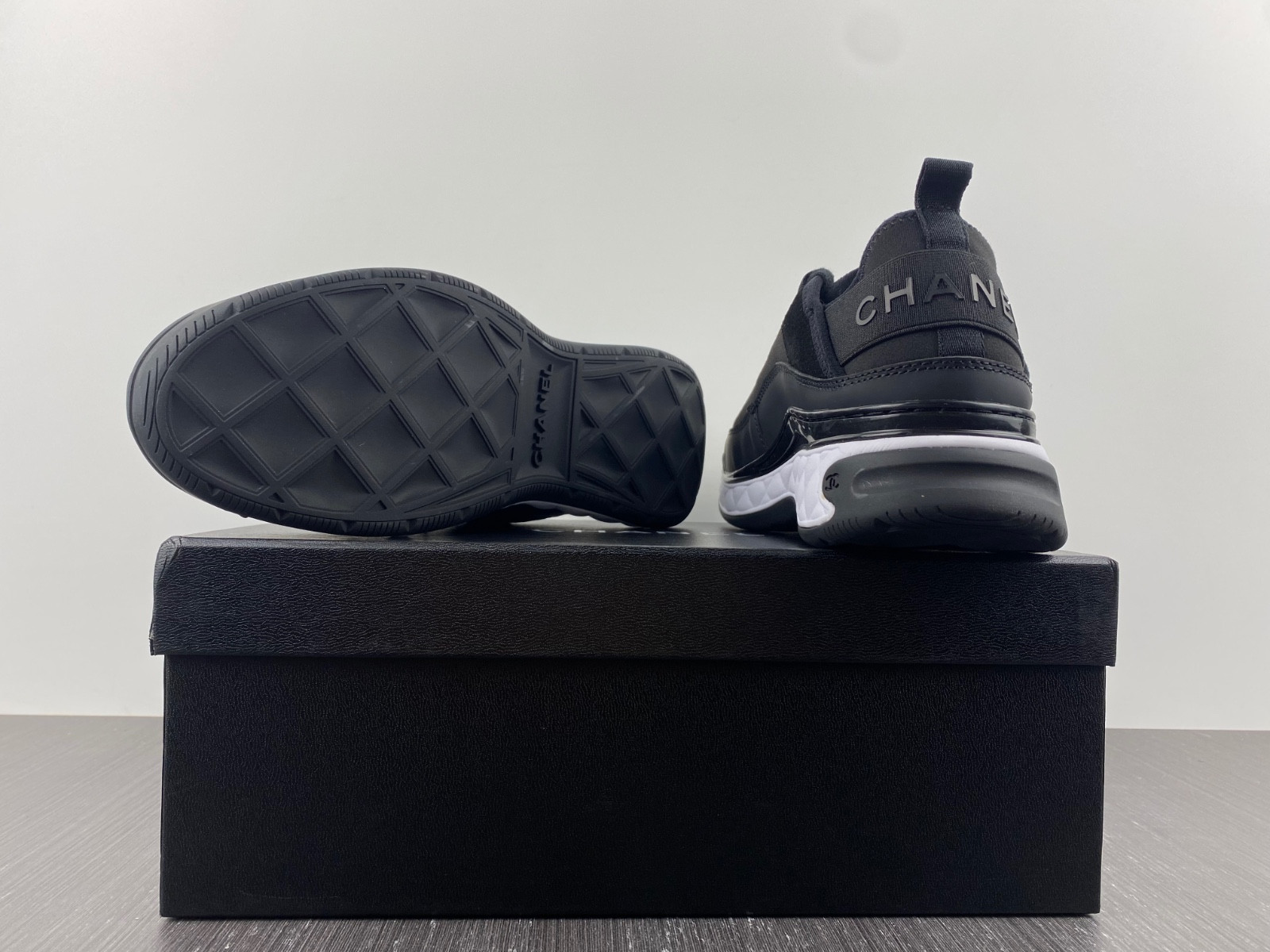 CHA_NEL SNEAKERS