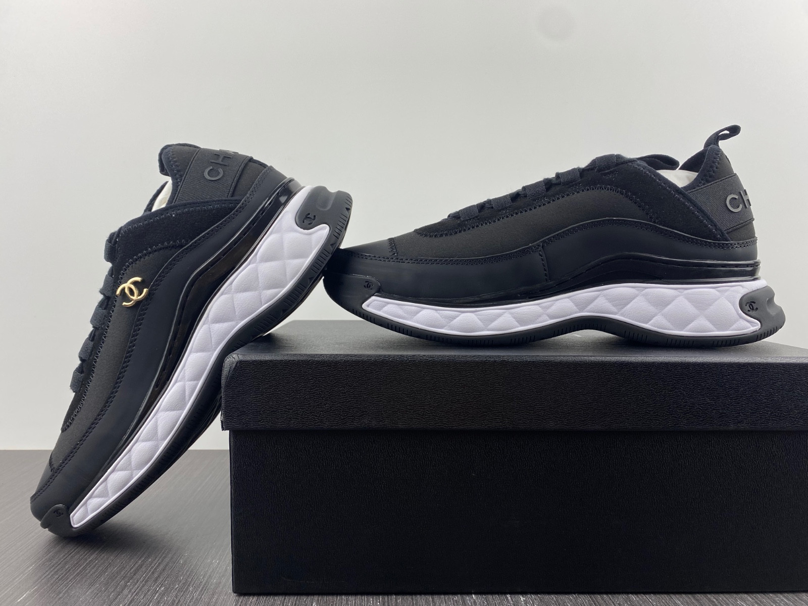 CHA_NEL SNEAKERS