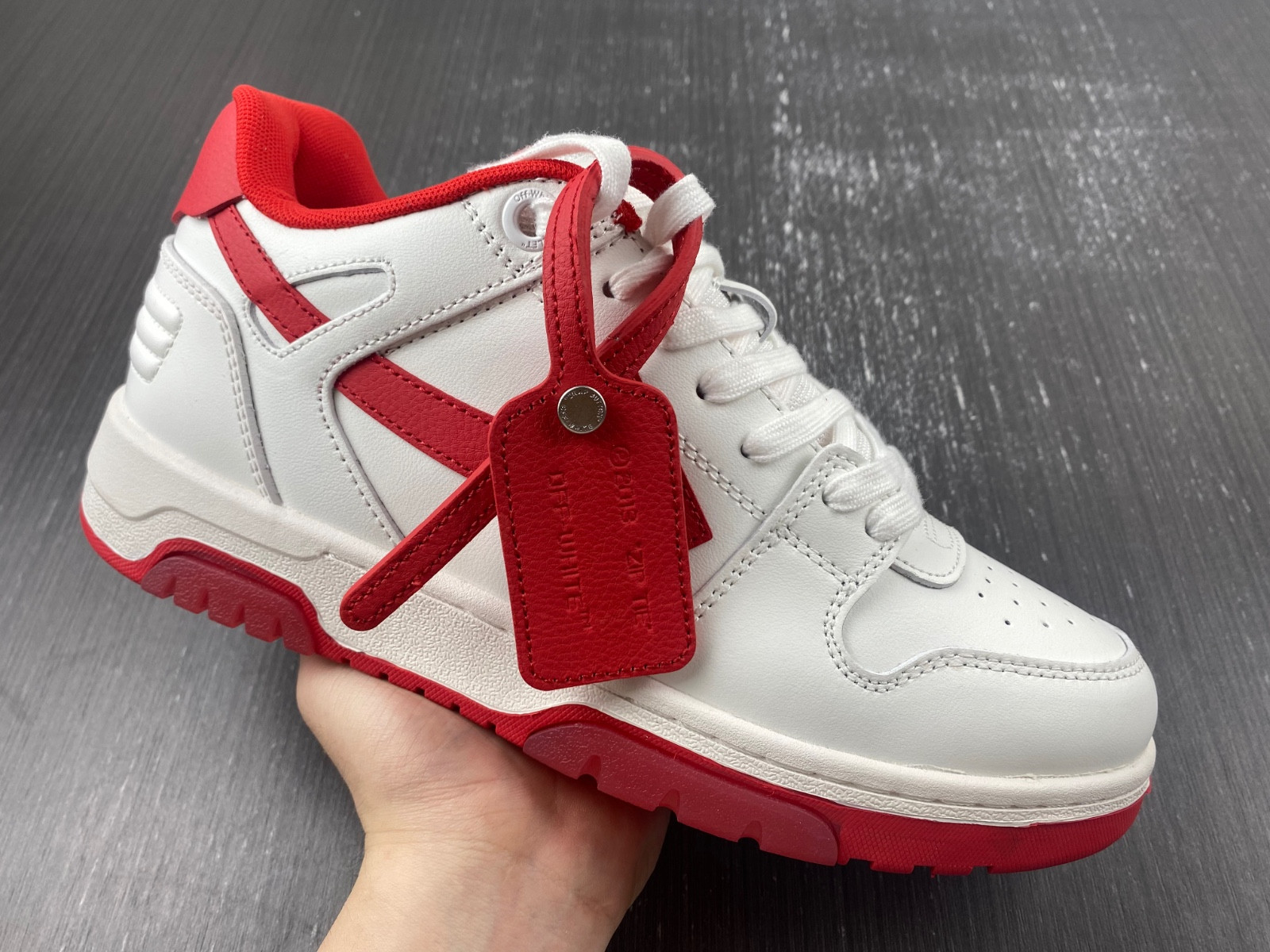 Off-White c/o Virgil Abloh