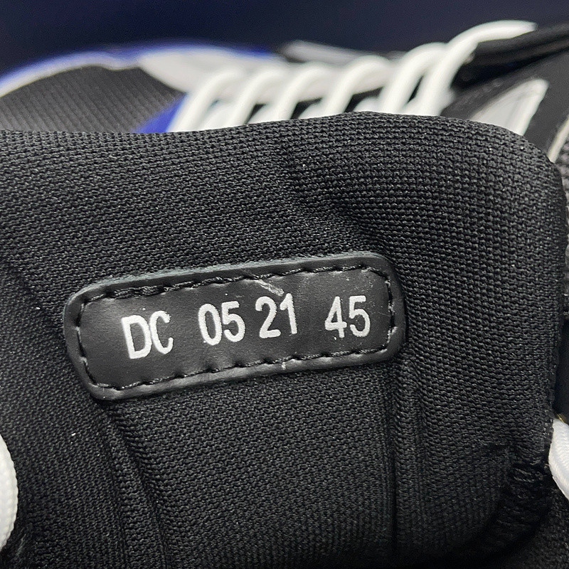 DR B30 SNEAKER