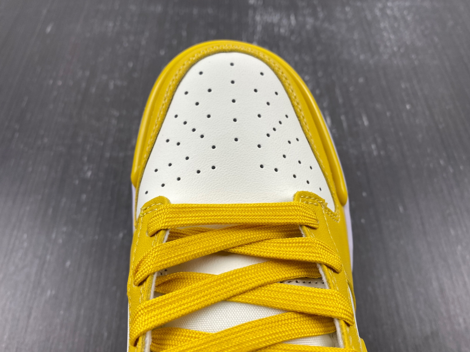 Nike Dunk Low Twist "Vivid Sulfur" DZ2794-100