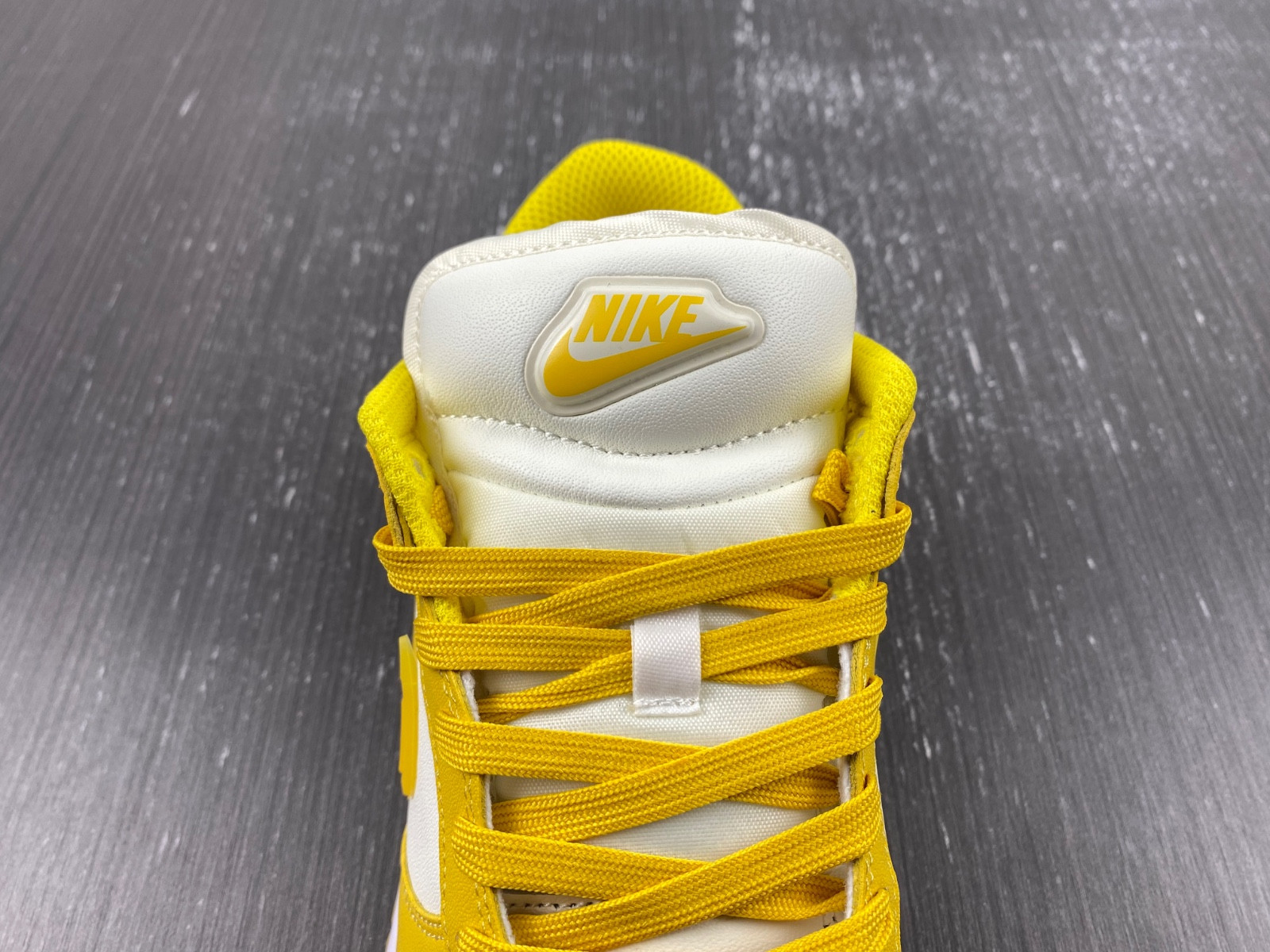 Nike Dunk Low Twist "Vivid Sulfur" DZ2794-100