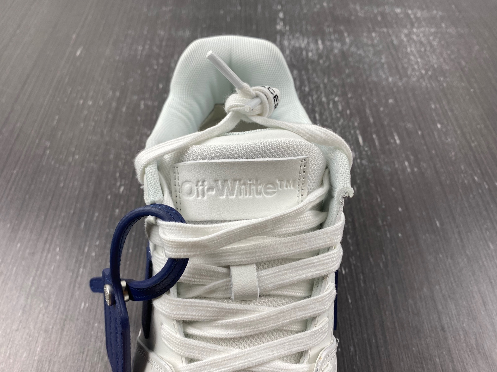 Off-White c/o Virgil Abloh