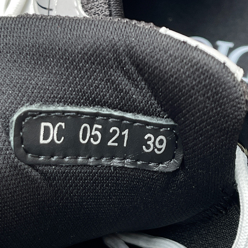 DR B30 SNEAKER