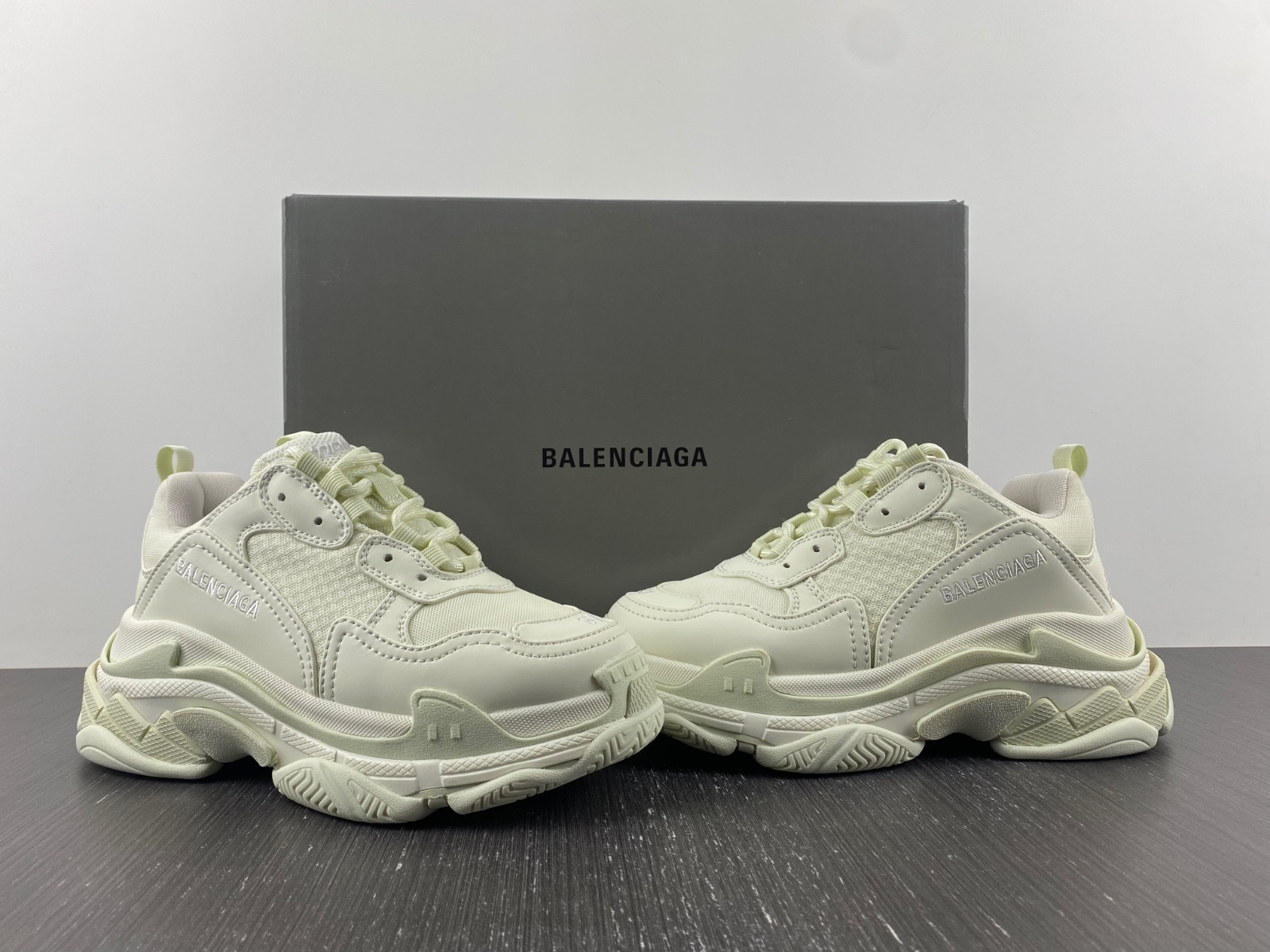Ba*len*cia*ga triple s 524039 w2cr5 9001