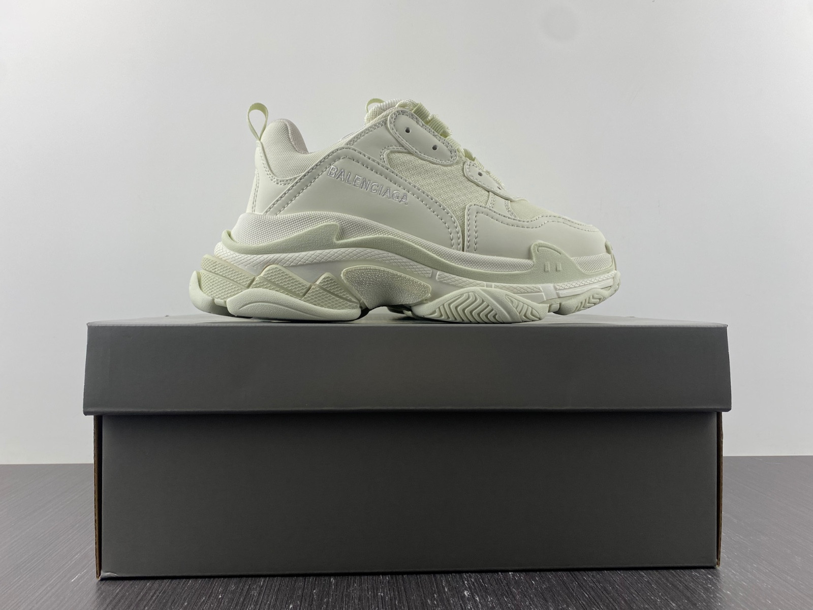 Ba*len*cia*ga triple s 524039 w2cr5 9001