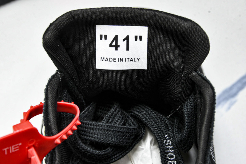 Off-White c/o Virgil Abloh