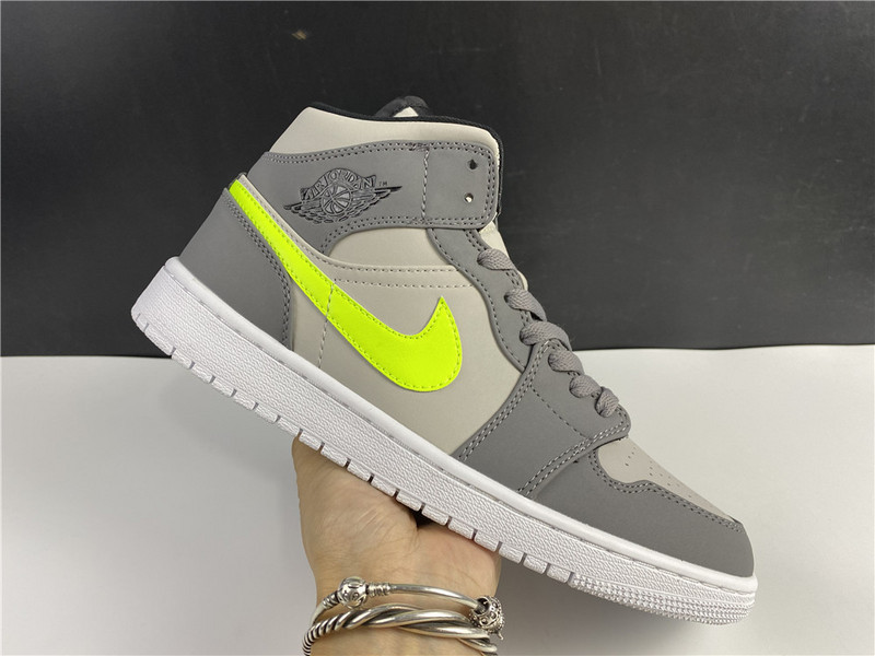 AIR JORDAN 1 MID GUNSMOKE VOLT 554724-072