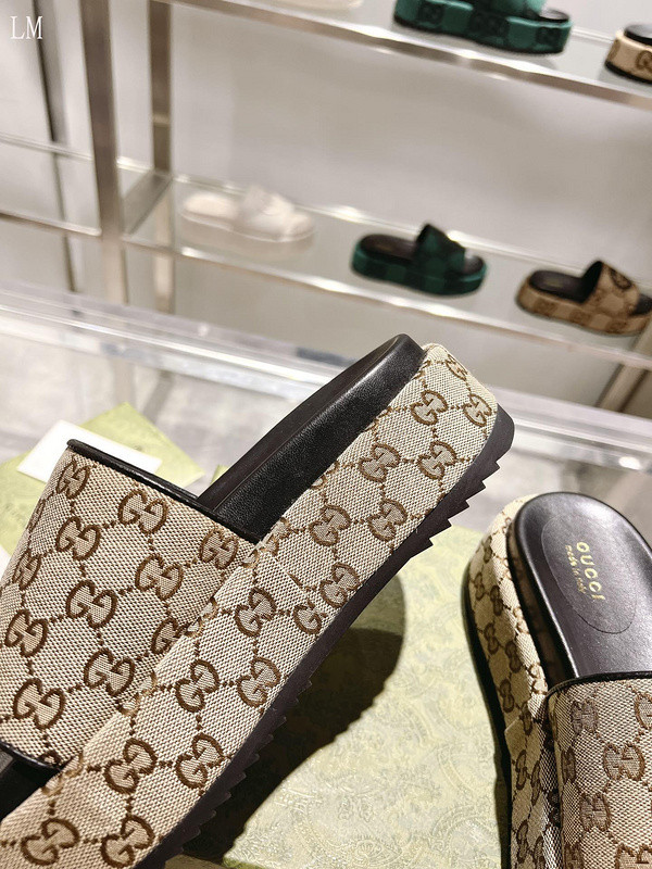 GUC LEATHER SLIDE