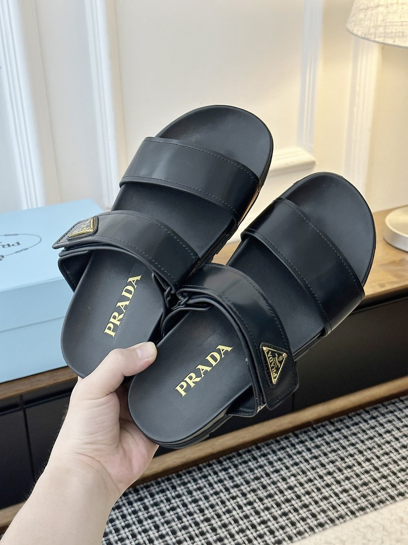 P*DA Slippers（SHINY BLACK)