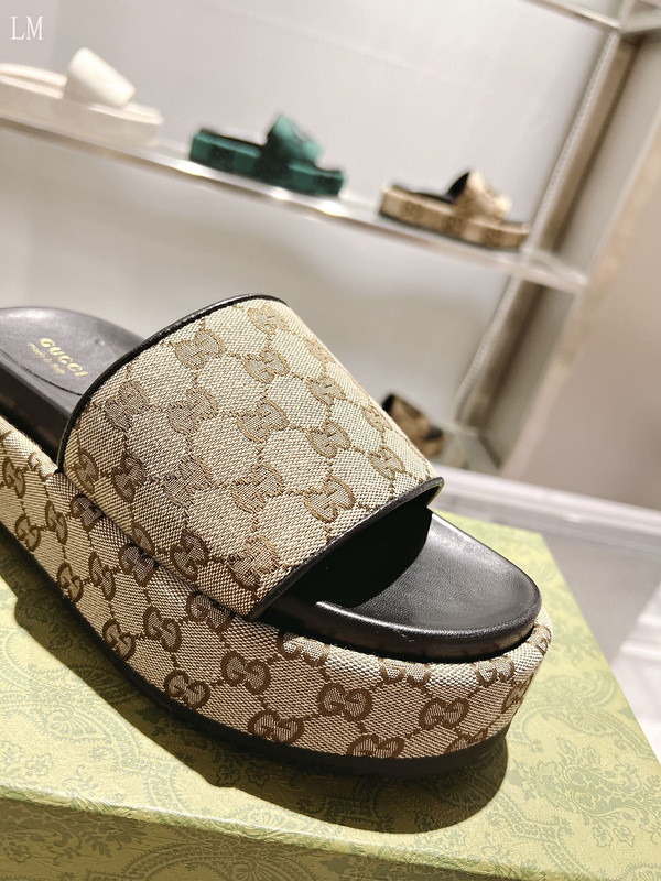 GUC LEATHER SLIDE
