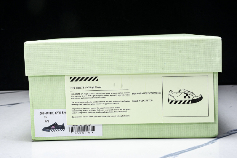 Off-White c/o Virgil Abloh