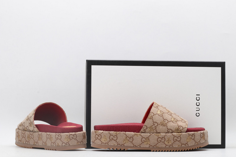 GUC LEATHER SLIDE