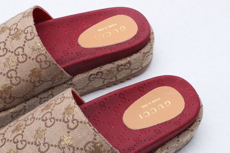 GUC LEATHER SLIDE