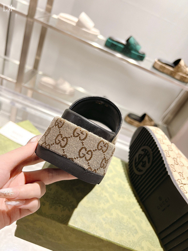 GUC LEATHER SLIDE