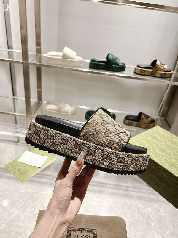 GUC LEATHER SLIDE
