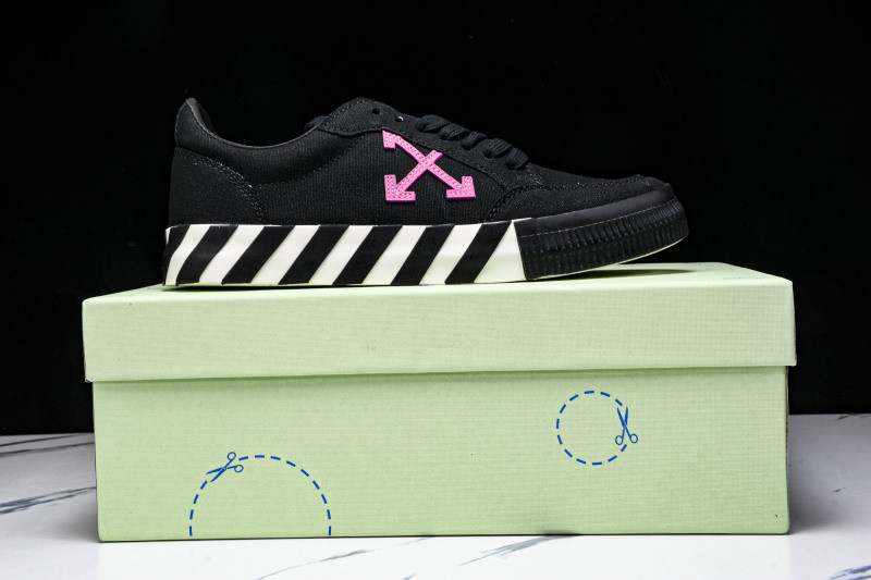 Off-White c/o Virgil Abloh