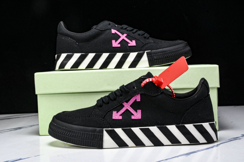 Off-White c/o Virgil Abloh