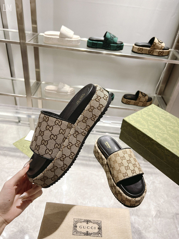 GUC LEATHER SLIDE