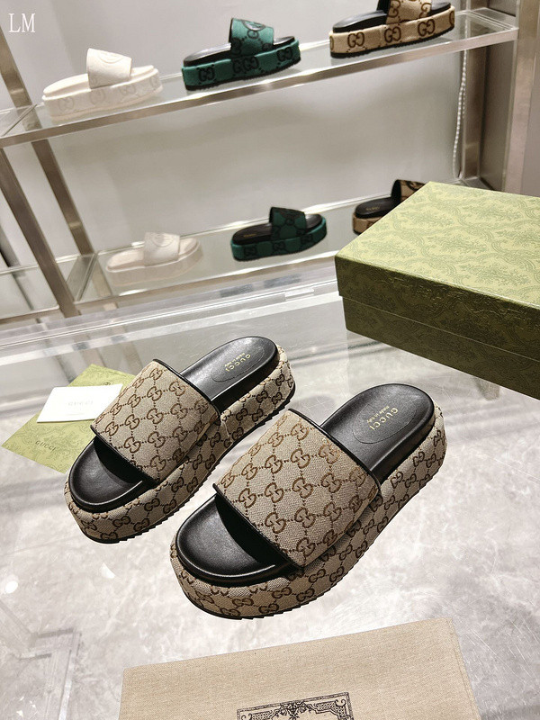 GUC LEATHER SLIDE