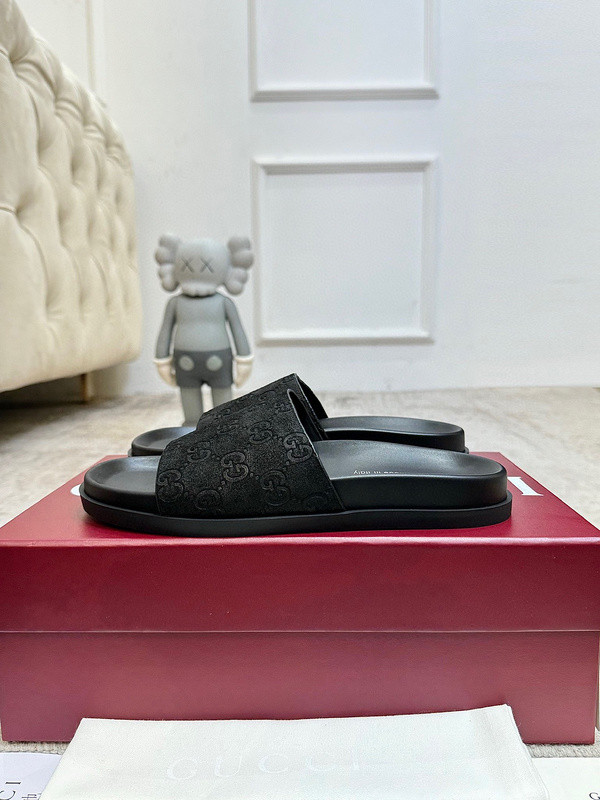 GUC LEATHER SLIDE