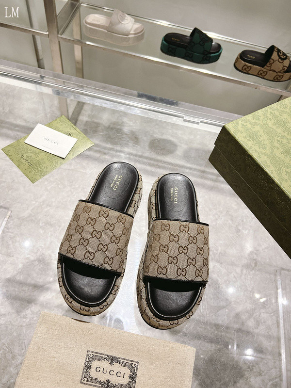 GUC LEATHER SLIDE