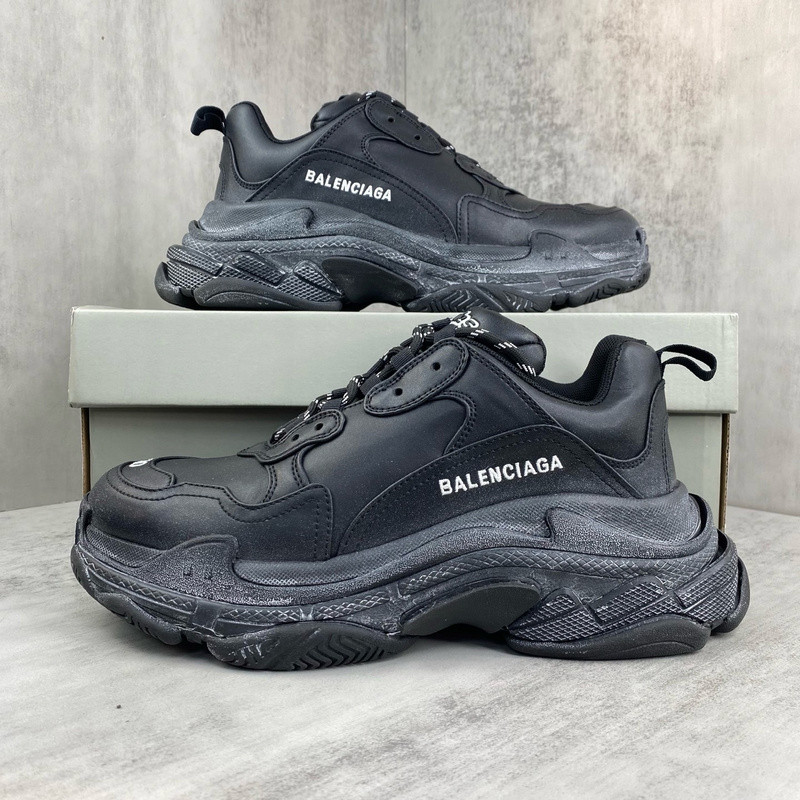 BALENCIAGA TRIPLE S