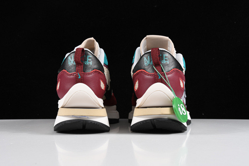 Sacai X NIKe regasus vaporrly SP BV0073-102
