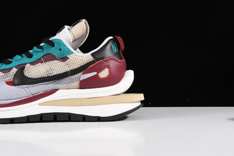 Sacai X NIKe regasus vaporrly SP BV0073-102