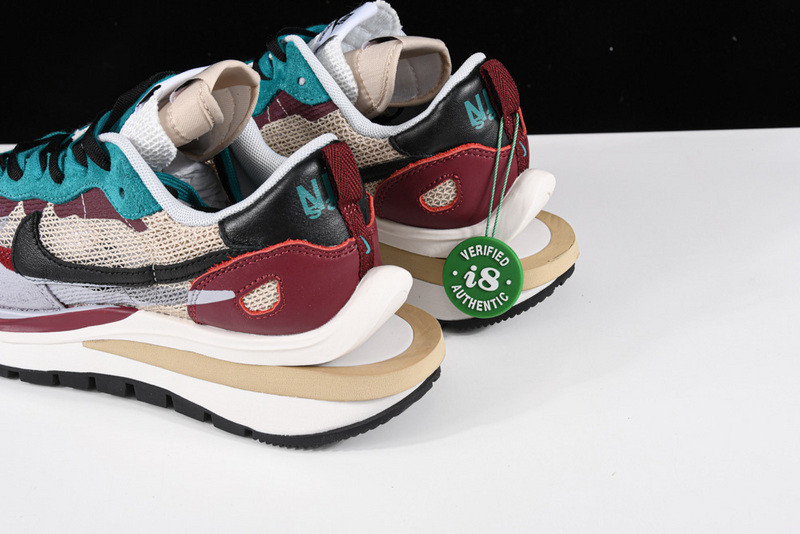 Sacai X NIKe regasus vaporrly SP BV0073-102