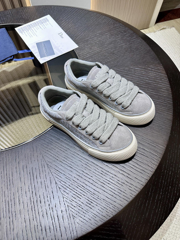 DR B33 SNEAKER