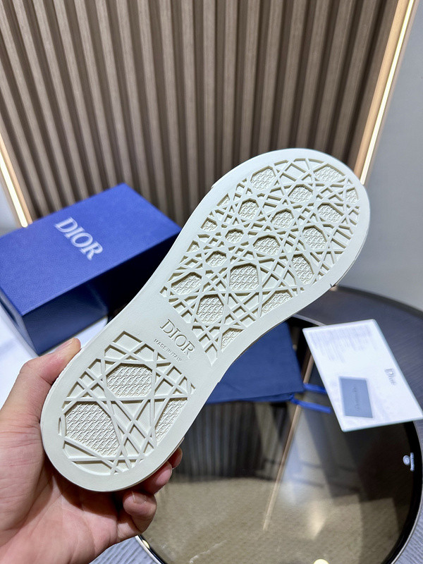 DR B33 SNEAKER