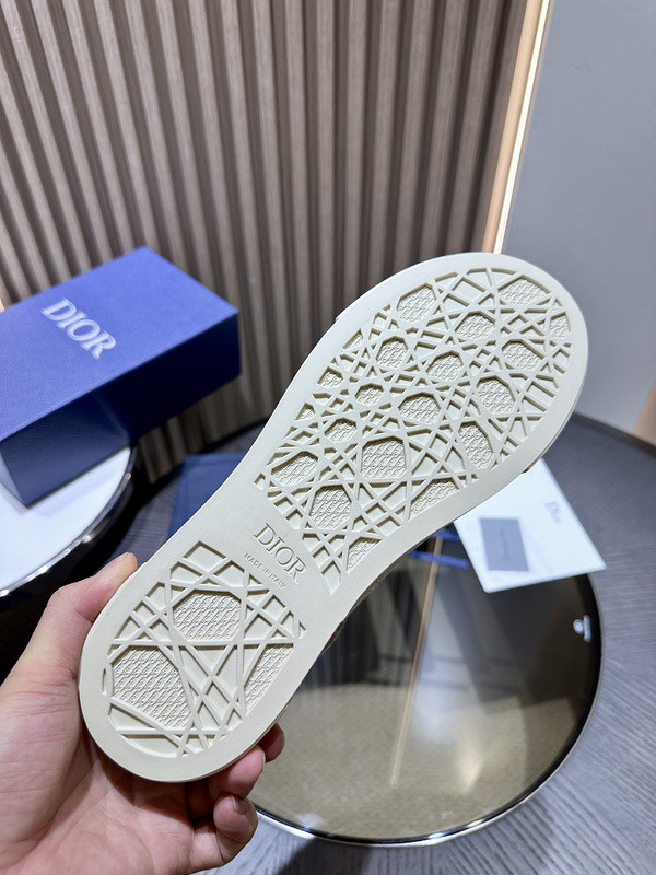 DR B33 SNEAKER