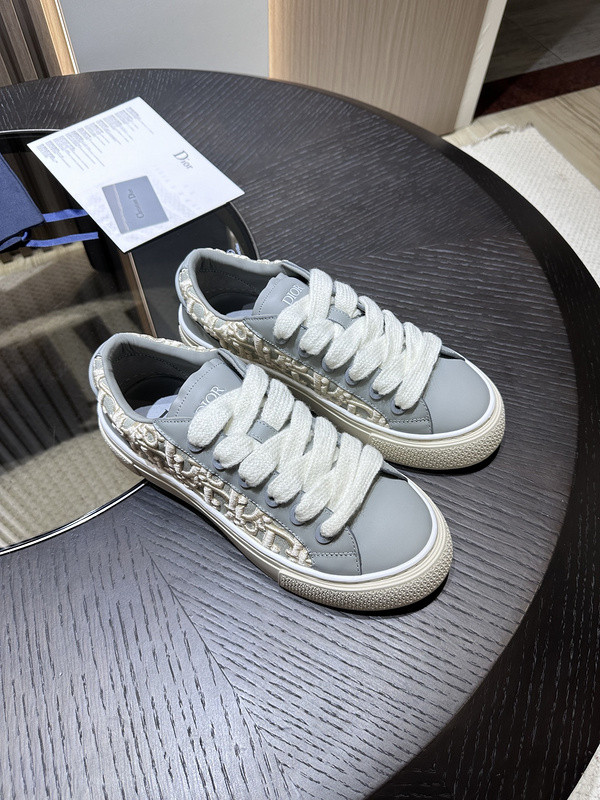 DR B33 SNEAKER