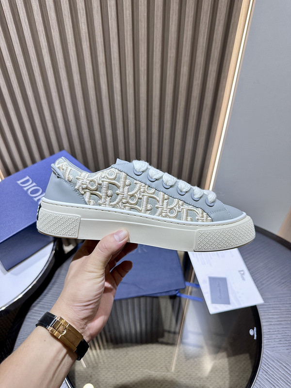 DR B33 SNEAKER