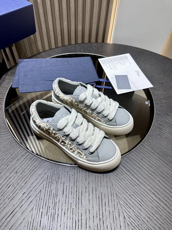 DR B33 SNEAKER