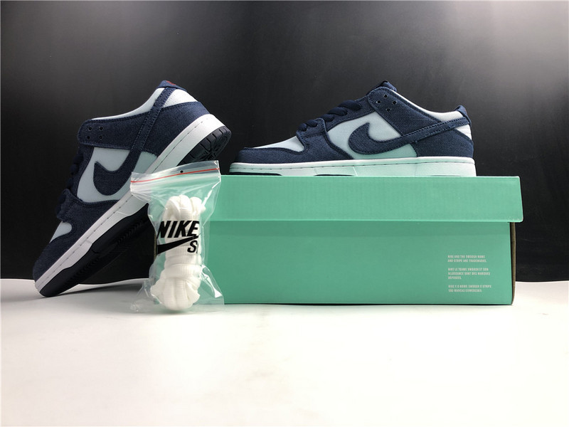 Nike SB Dunk Low 854866-444