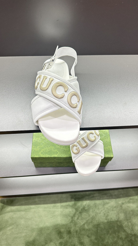 GUC LEATHER SLIDE