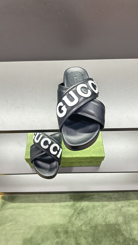 GUC LEATHER SLIDE