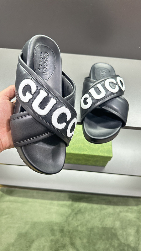 GUC LEATHER SLIDE