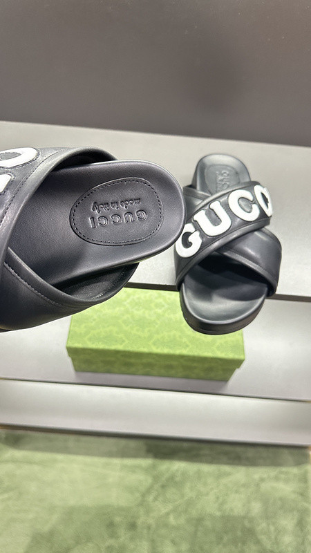 GUC LEATHER SLIDE