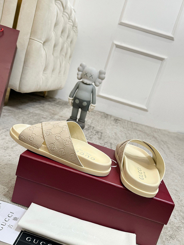 GUC LEATHER SLIDE