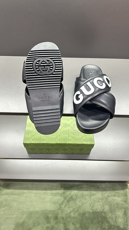 GUC LEATHER SLIDE