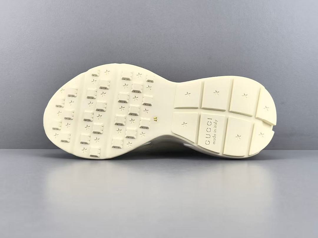 Gvc*1 SNEAKERS