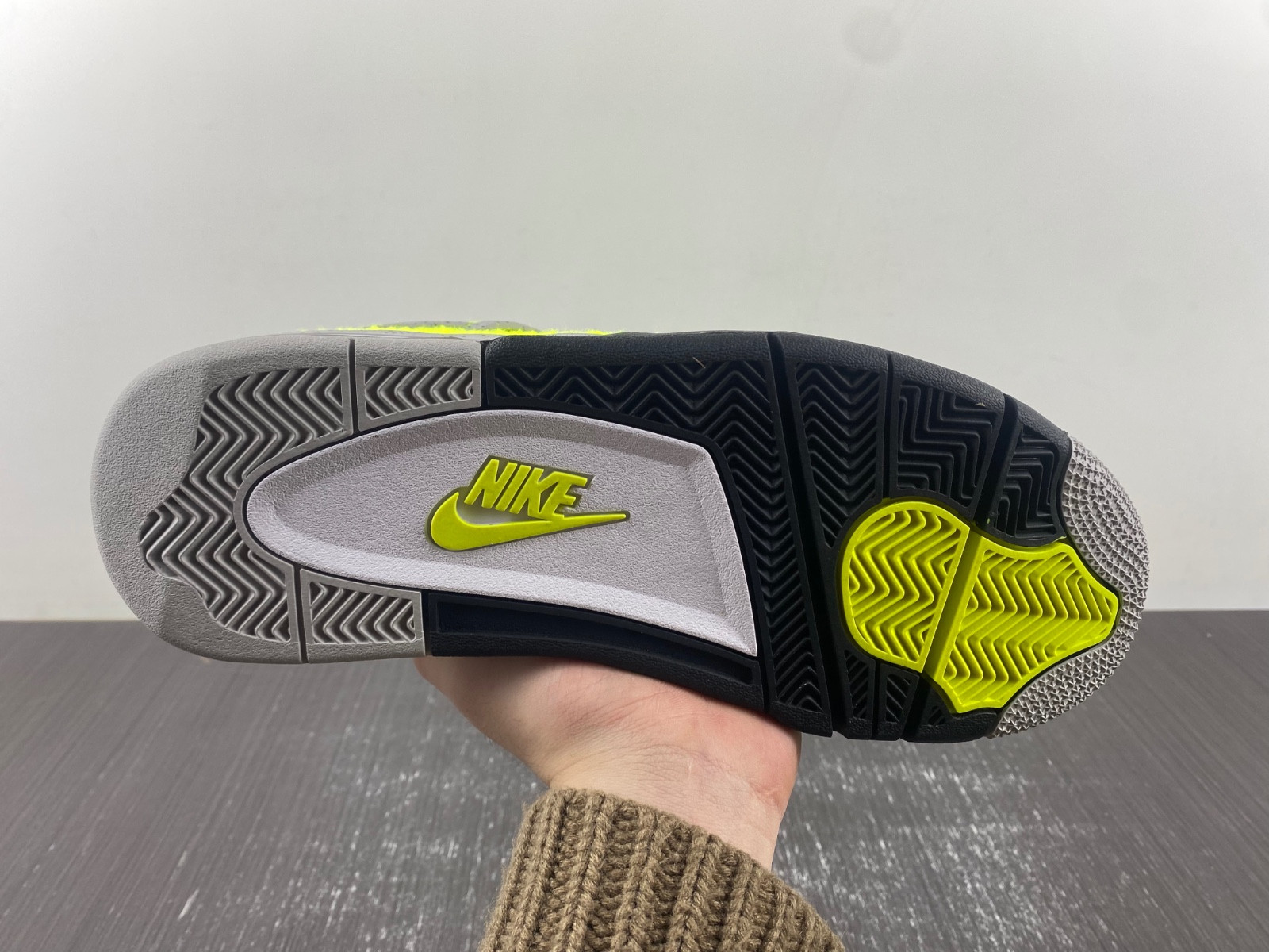 Air Jordan 4 Retro DV6773-700